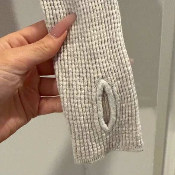 Margaret O'Leary Shirttail Waffle Vneck - Picture 5 of 7